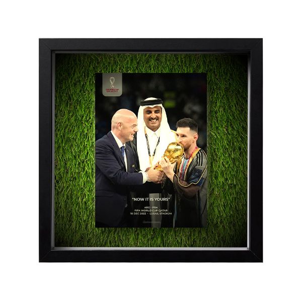 صورة تسليم الكأس لميسي 2022 - عشبية مضيئة