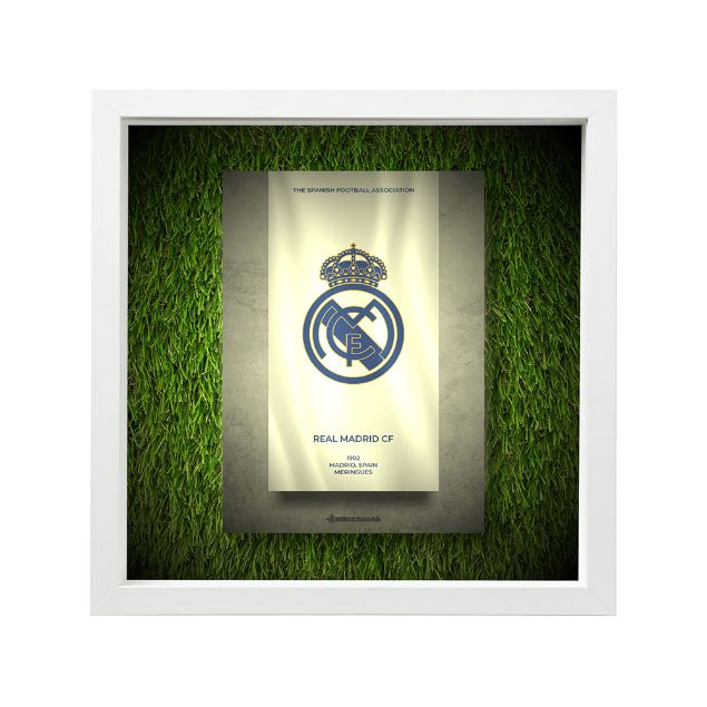 صورة شعار ريال مدريد - خلفية بيضاء - عشبية مضيئة